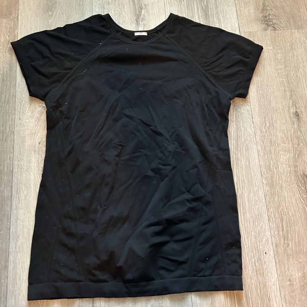 black athleta girl tee shirt